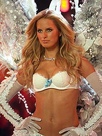 karolina-kurkova-shows-off-her-belly-button-at-a-victorias-secret-fashion-show-at-the-kodak-theatre-in-hollywood